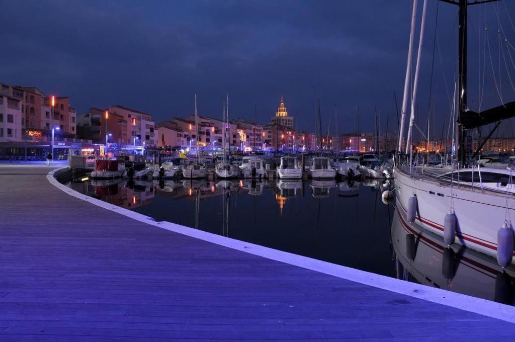 Studio Cabine Vue Port Avec Parking Prive, Piscine, Parc, Boulodrome Agde Exteriör bild