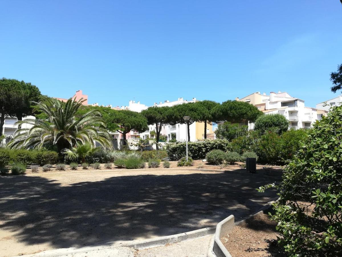 Studio Cabine Vue Port Avec Parking Prive, Piscine, Parc, Boulodrome Agde Exteriör bild